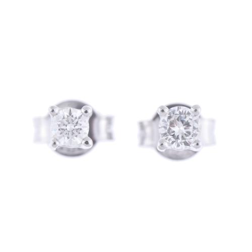 Diamonds stud earrings.