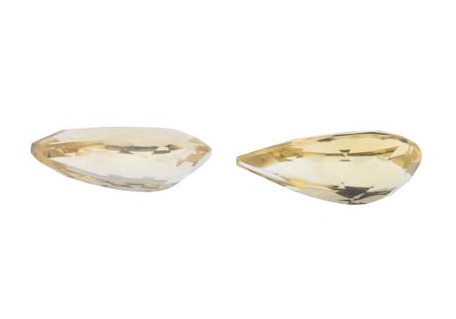 Pair of unmounted pear cut citrines of 24.6 ct and 23.9 ct.