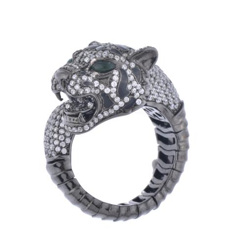 Anillo en forma de pantera.