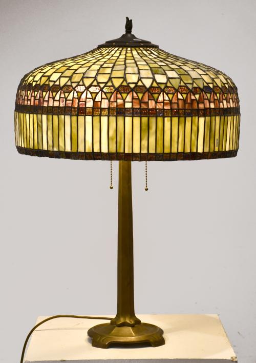 Lámpara de sobremesa estilo Tiffany, siglo XX. 