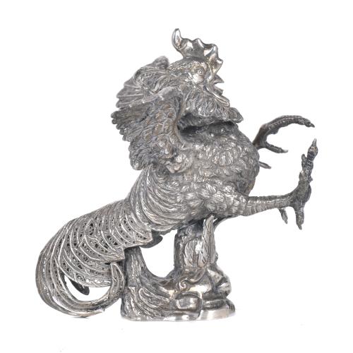 Gallo de pelea en plata, segunda mitad siglo XX.
