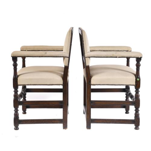Pareja de sillas estilo Barroco, fin. siglo XIX.