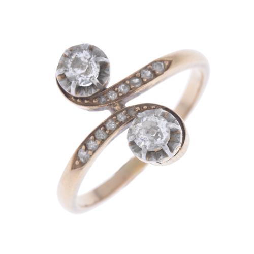Anillo belle époque con diamantes.