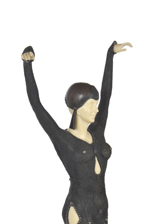 SIGUIENDO MODELOS DE DEMÉTRE CHIPARUS (1886-1947).  "Dourga