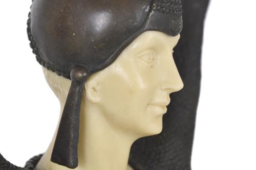 SIGUIENDO MODELOS DE DEMÉTRE CHIPARUS (1886-1947).  "Dourga