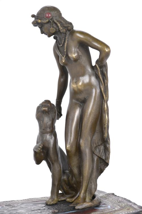 FUNDICIÓN FRANZ BERGMAN (1861 - 1936).  "Dama con pantera e