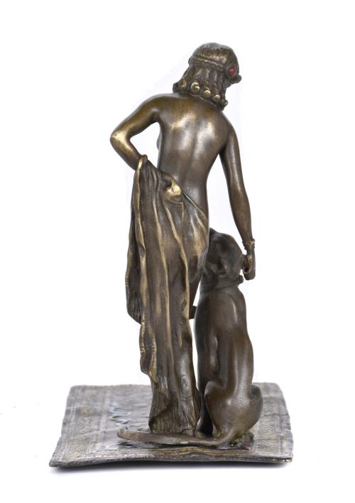 FUNDICIÓN FRANZ BERGMAN (1861 - 1936).  "Dama con pantera e