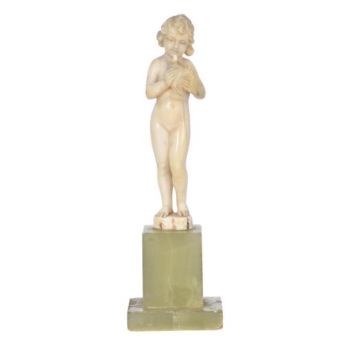 SIGUIENDO MODELOS DE JOHANN PHILIPP FERDINAND PREISS (1882-1943). "Niño con paloma". 
