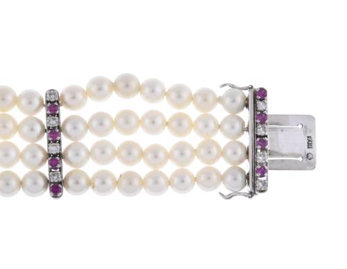 J. ROCA. Pulsera de cuatro hilos de perlas rubíes y diamant