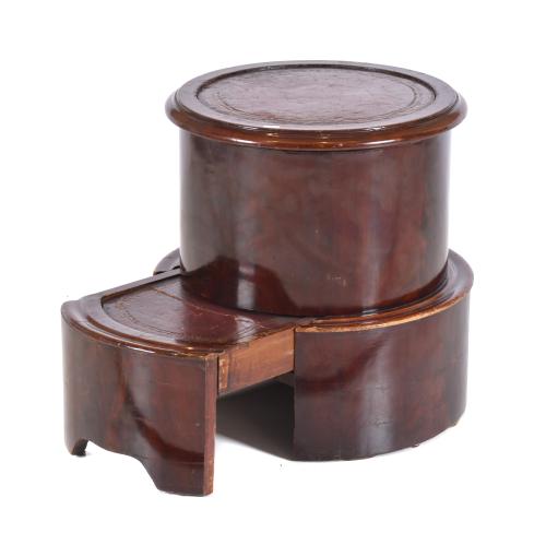English chamber pot, 19th century.