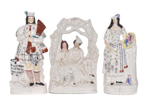 Lote de seis figuras en cerámica inglesa Staffordshire, sig
