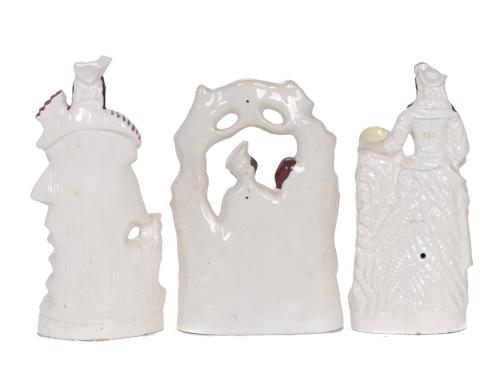 Lote de seis figuras en cerámica inglesa Staffordshire, sig