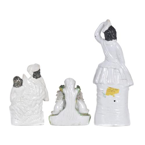 Lote de seis figuras en cerámica inglesa Staffordshire, sig