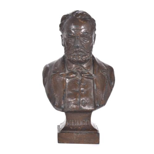 AUGUSTE BONNETAUD NADAUD (1835 - 1889). "Busto de Victor Hugo", 1879.