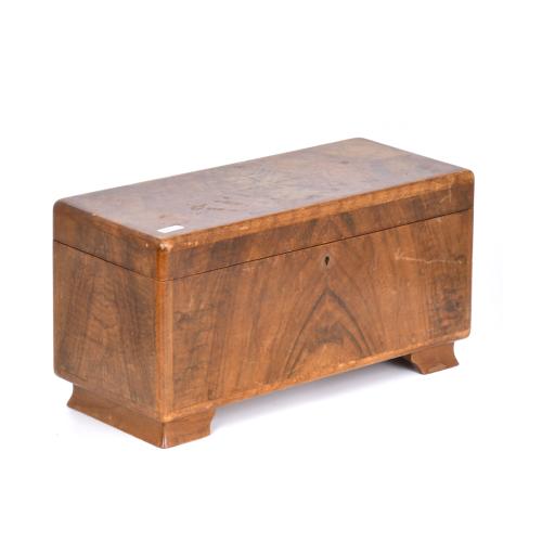 Lote de cuatro cajas tabaqueras y de té inglesas, siglos XI