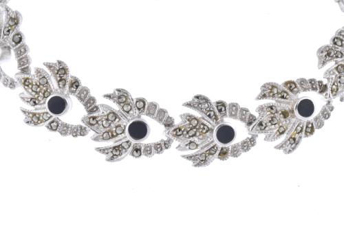 Pulsera en plata con ónix.