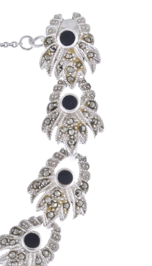 Pulsera en plata con ónix.