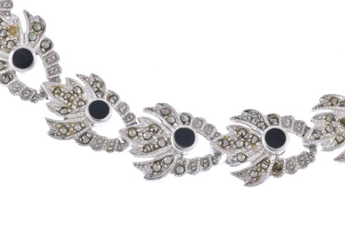 Pulsera en plata con ónix.