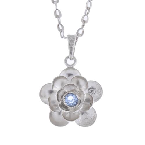 Floral pendant with links chain.
