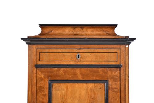 Mueble alto siguiendo modelos Biedermeier, segunda mitad si