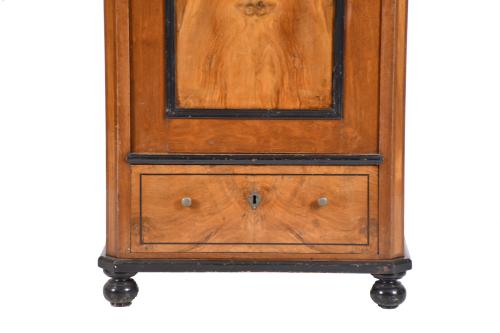 Mueble alto siguiendo modelos Biedermeier, segunda mitad si