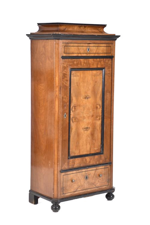 Mueble alto siguiendo modelos Biedermeier, segunda mitad si
