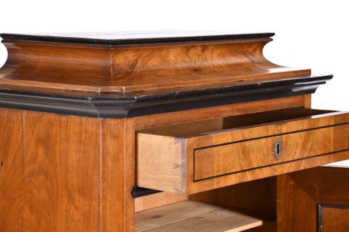 Mueble alto siguiendo modelos Biedermeier, segunda mitad si