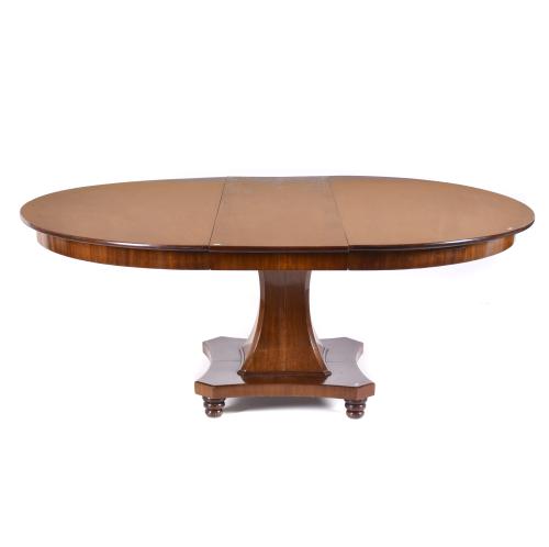 Mesa de comedor William IV, siglo XIX. 