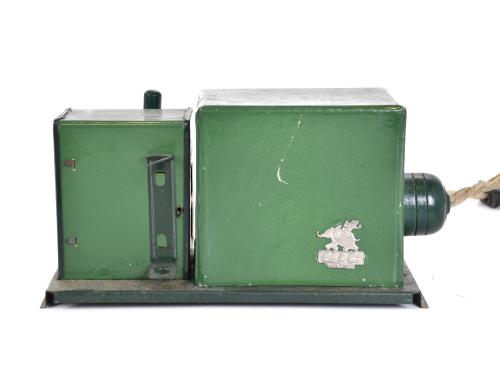 Proyector de dibujos animados Cine Nic, med. siglo XX. 