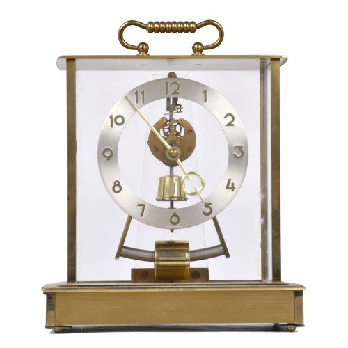 Reloj de sobremesa vintage, circa 1960.