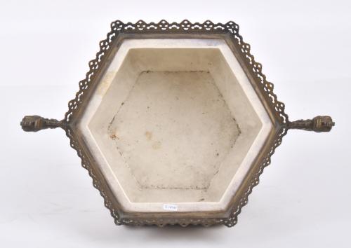 ESCUELA JAPONESA, SIGLO XIX. Centro en porcelana Kutani.