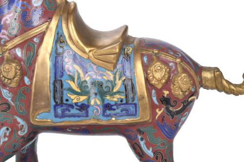 ESCUELA CHINA, SIGLO XX.  Caballo en cloisonné.