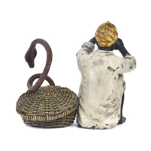 KUNST & AMBIENTE. "Encantador de serpientes".