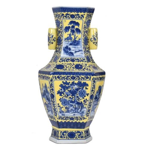 ESCUELA CHINA. DINASTÍA QING, SIGLO XX.  Jarrón.