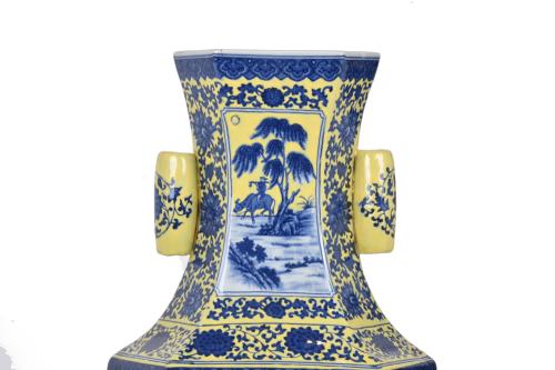 ESCUELA CHINA. DINASTÍA QING, SIGLO XX.  Jarrón.