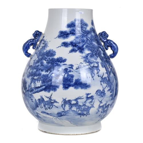 ESCUELA CHINA, SIGLO XX.  Jarrón "Cien Ciervos".