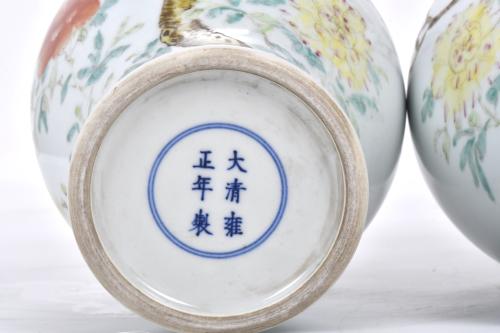 ESCUELA CHINA, SIGLO XX. Pareja de jarrones Familia Rosa.