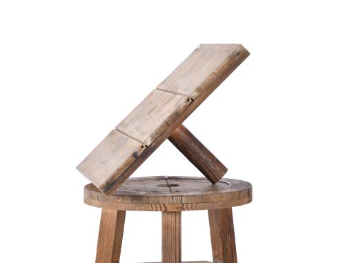Base moderna para escultura. 
