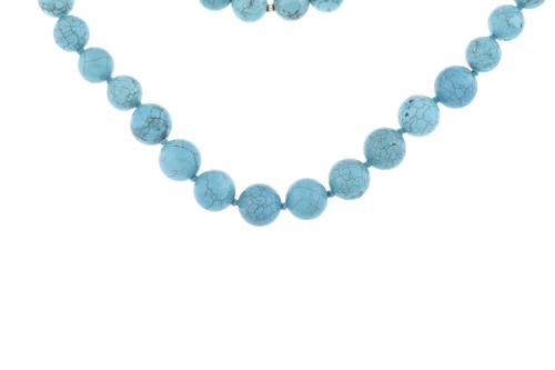 Conjunto de collar y pulsera de turquesas.