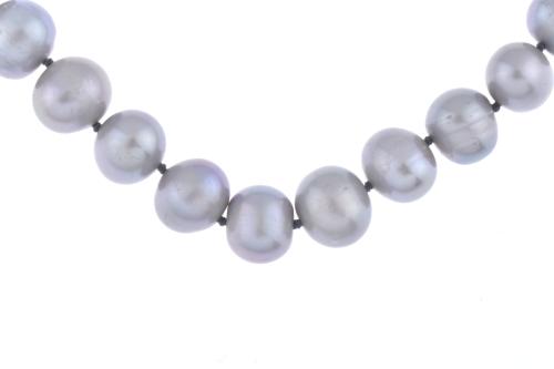 Collar de perlas de río grises barrocas.