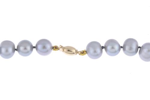 Collar de perlas de río grises barrocas.