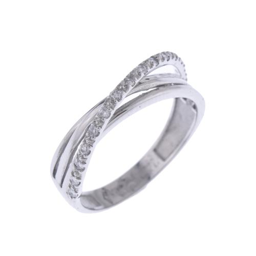 Ring with a diamonds cross band.
