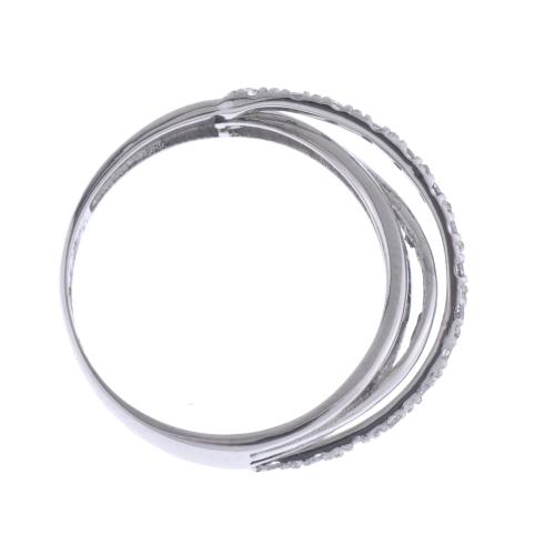 Ring with a diamonds cross band.