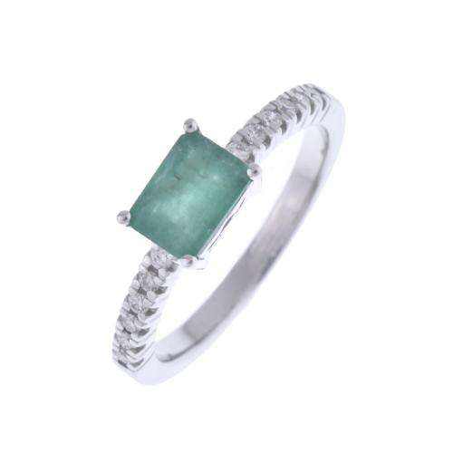 Emerald and diamonds ring.