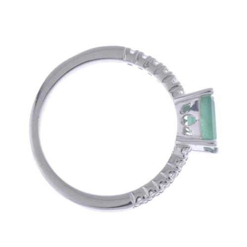 Emerald and diamonds ring.