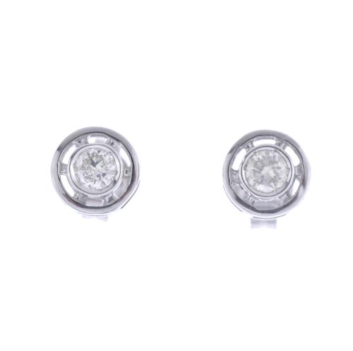 Diamonds earrings.