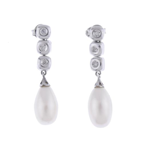 Long earrings with pearls and diamonds.