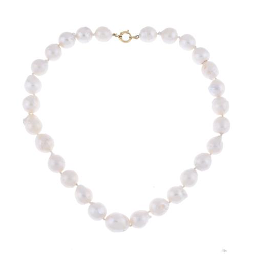 Baroque pearls necklace.