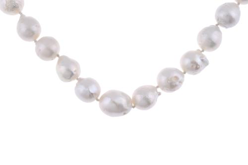 Collar de perlas barrocas.