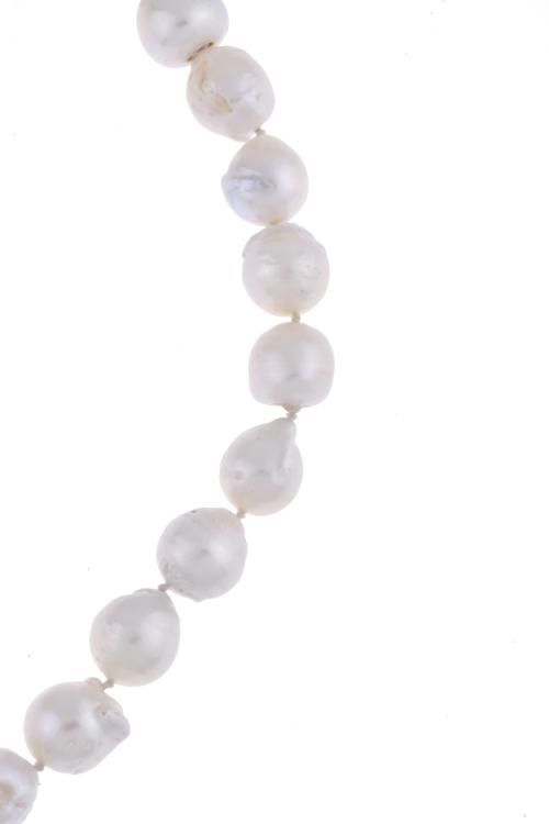 Collar de perlas barrocas.